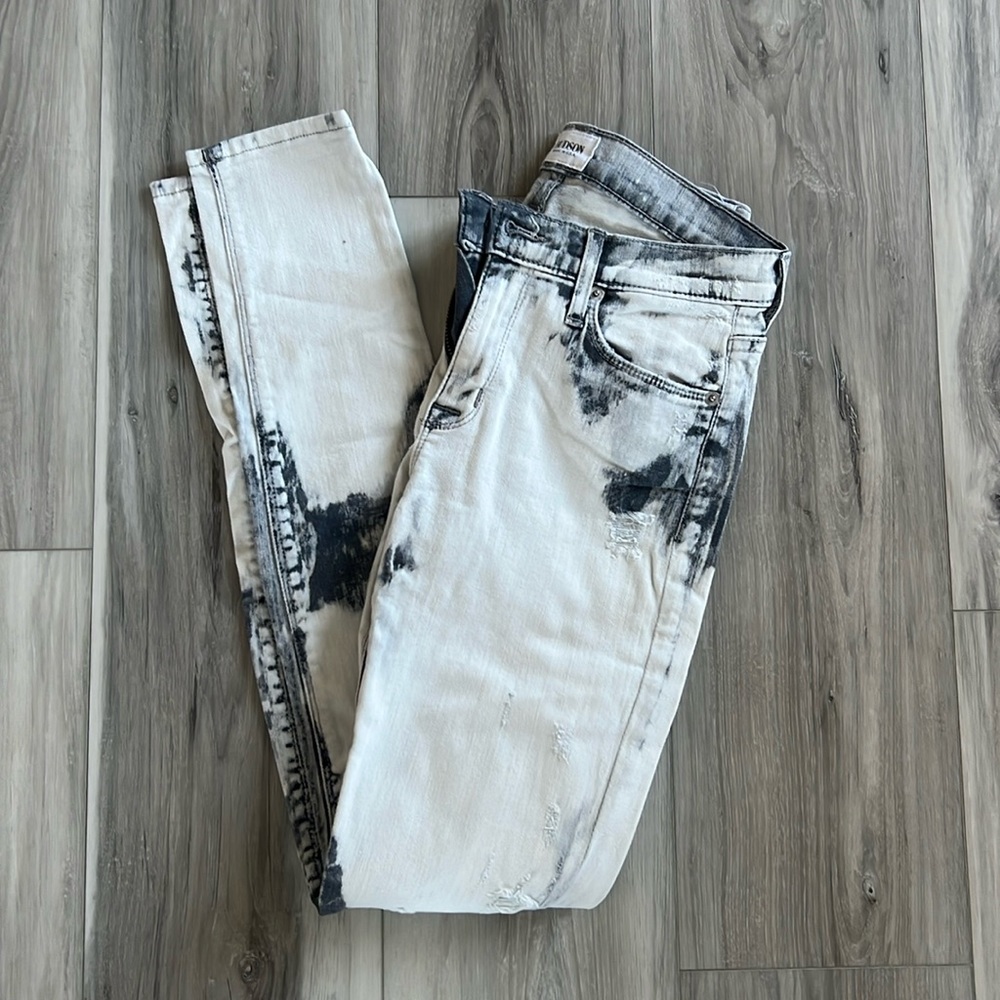 Hudson midrise Nico skinny jeans. Size 26.